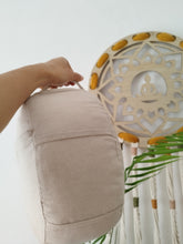 Carregar imagem na Galeria, Zafu - Almofada de Meditação Algodão Orgânico 30X12cm (com pregas)