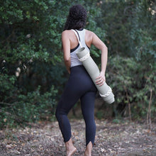 Carregar imagem na Galeria, Suporte em macramé para tapete de yoga Yatta