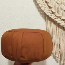 Carregar imagem na Galeria, Zafu - Almofada de Meditação Algodão Orgânico 30X12cm (com pregas)